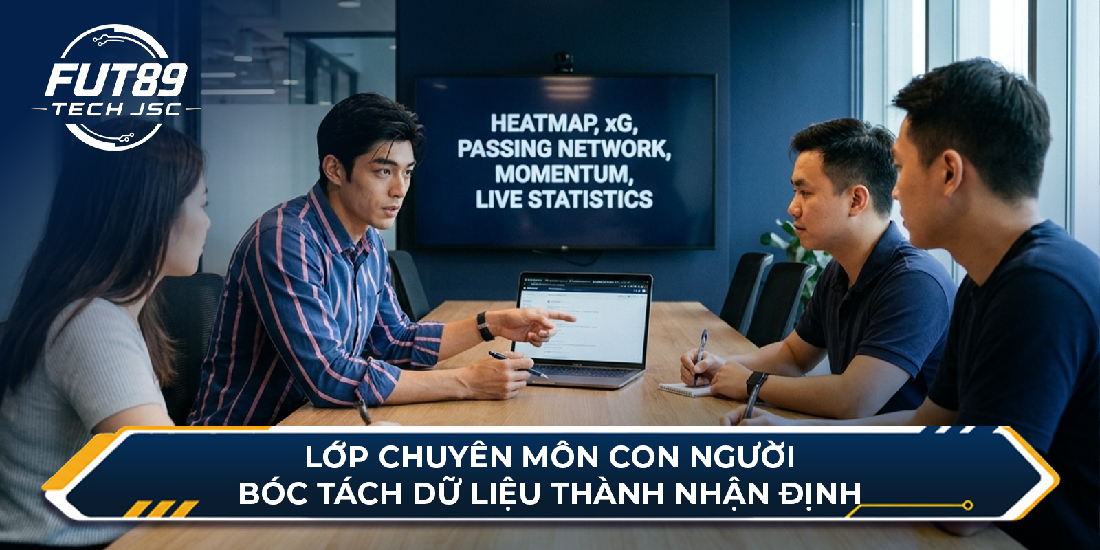 Lớp chuyên môn con người bóc tách dữ liệu thành nhận định